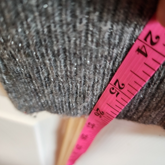 ❄️☃️❄️ Elle embellished sweater. Grey, sz L ☃️❄️☃️ - Picture 7 of 7